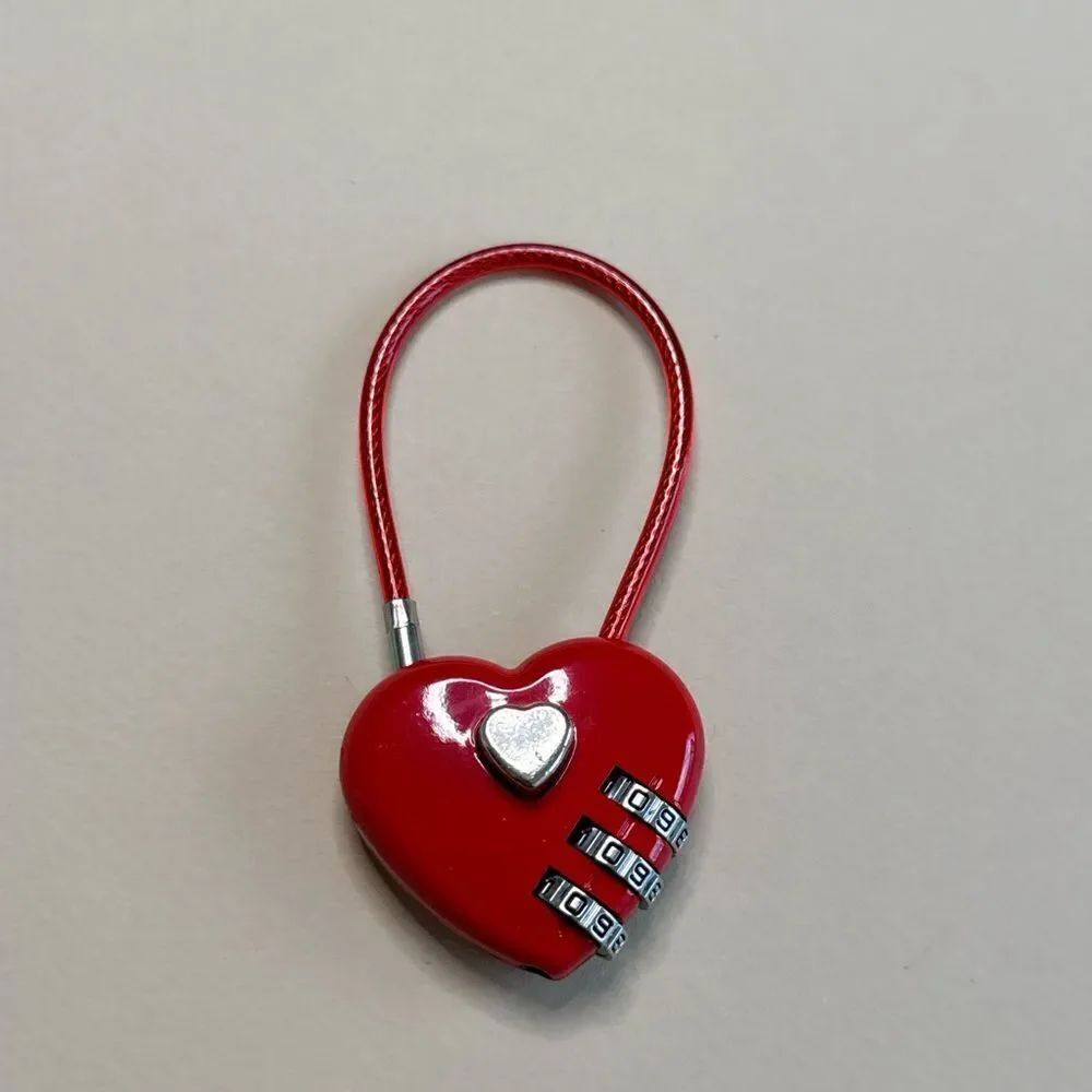 Red Heart Combination Lock S1054 - Picture 2 of 4